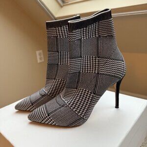 Used Something Navy Black Plaid Bootie Size 7